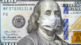 Американският долар продължава драматичния си срив и днес като е