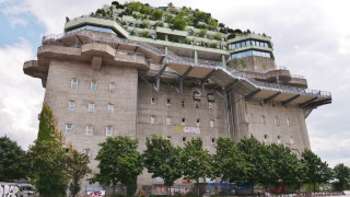 Бетонният колос на този бивш бункер от Втората световна война