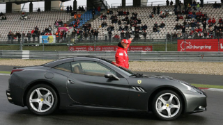 Шумахер подкара Ferrari California (видео)