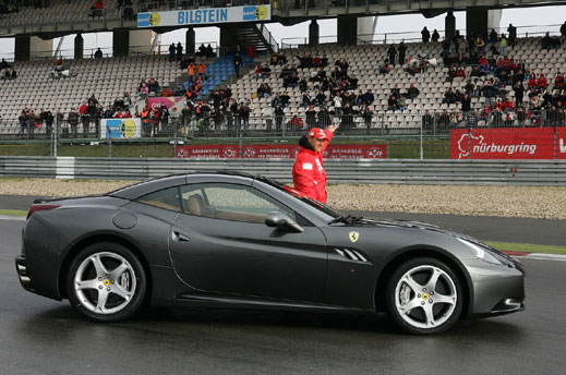 Шумахер подкара Ferrari California (видео)