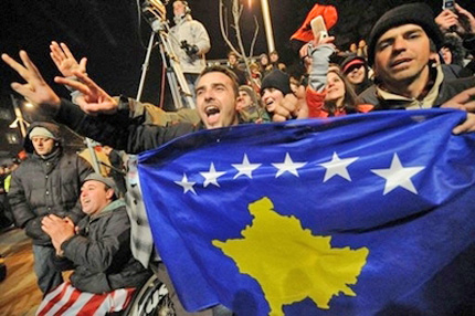 Косовската конституция влезе в сила