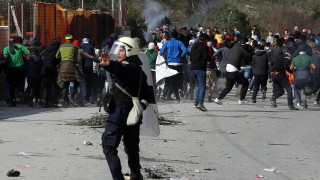 Турските сили за сигурност блокираха влизането на група от около