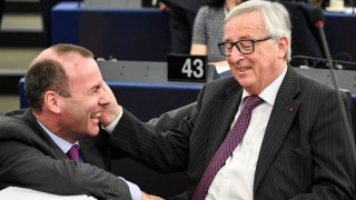 Председателят на Европейската комисия Жан Клод Юнкер предупреждава че неустойчивите Балкани