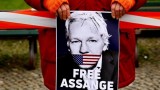 Асандж излезе от затвора, отлетя за американски остров в Тихия океан