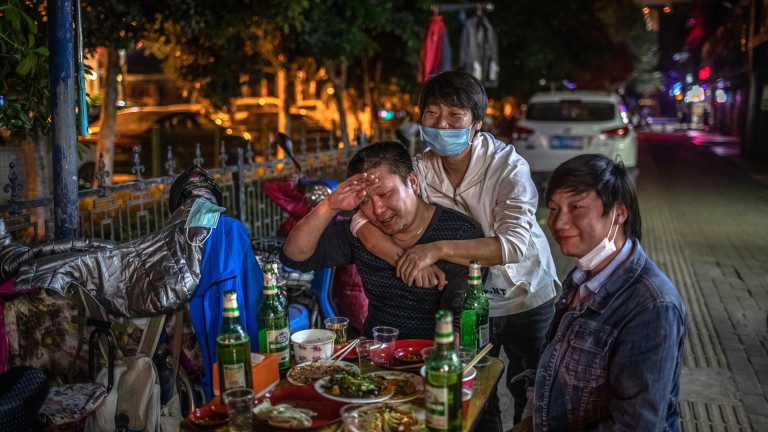 Китайските здравни власти започнаха спешна ваксинация срещу COVID-19 в град
