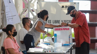 Мексиканците в неделя гласуваха на референдум дали да бъдат разследвани
