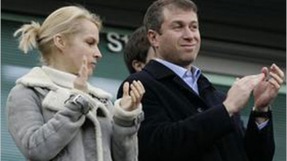 Бившата съпруга на Абрамович гушва 300 милиона долара след развода