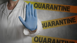 Двама пътници от полета от Амстердам вече са под карантина