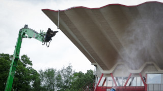 Днес стартира събарянето на козирката на стадион Българска армия Събитието
