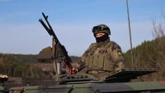 Поне десетилетие ще ни трябва, за да сменим съветските боеприпаси с натовски