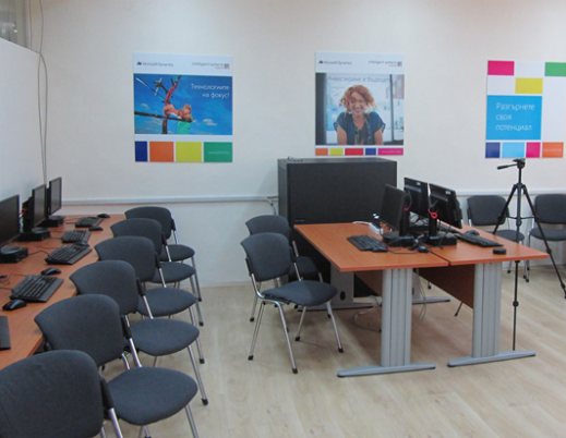 Откриха лаборатория за бизнес софтуер в гимназията по компютърни технологии в Правец