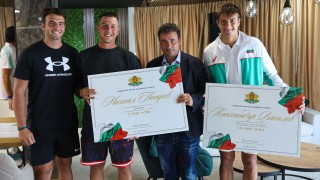 Министърът на младежта и спорта Иван Пешев премира по Наредба