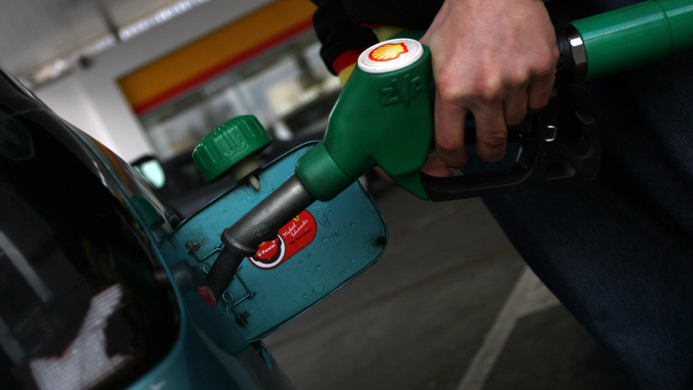 От днес във Венецуела се увеличават цените на бензина, предаде