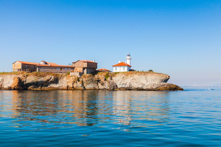 Островът става център на културата и заниманията