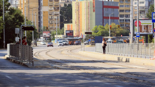 Започна монтажът на трамвайните релси на пл. "Македония" в София