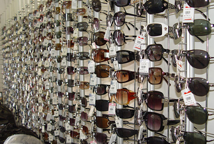 Много от очилата, продавани по сергиите, са опасни за здравето