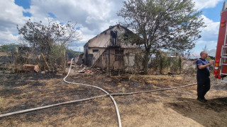 Пожар гори край бургаското село Изворище Огънят е пламнал днес