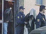 В Испания задържаха 8 българи за измами и кражби