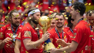 Какво прави датското кралско семейство на мач по хандбал