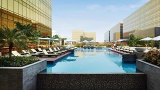 Най богатите хора на света търсят наистина сериозни инвестиции когато става