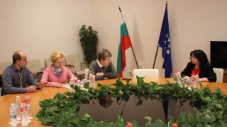 Министърът на енергетиката Теменужка Петкова обеща да инициира среща с