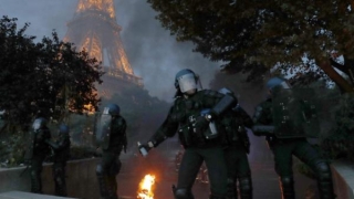 Насилие и палежи във френската столица след края на Евро 2016 (СНИМКИ)