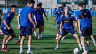 Четирима от играчите на Левски пропуснаха сутрешната тренировка на сините