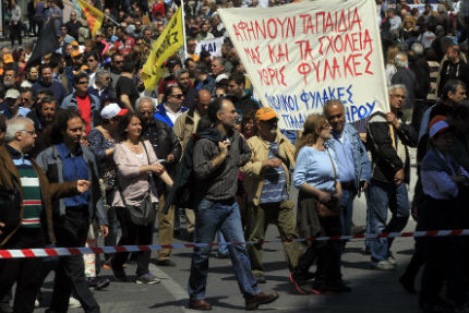 В Атина хиляди протестираха срещу икономиите