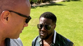 Снимката, на която всички се смеят