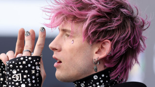 Колко струва маникюрът на Machine Gun Kelly
