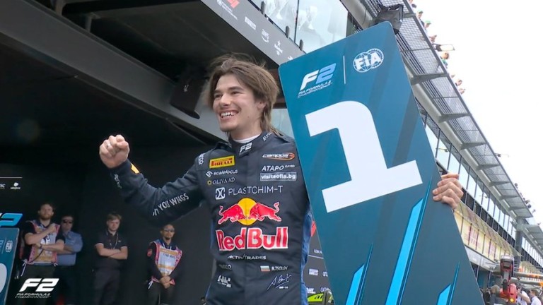 Изключителен Никола Цолов триумфира в първото състезание за сезона във Формула 2