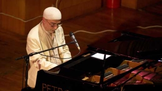 Митко Щерев с концерт в "Сцена Академия"