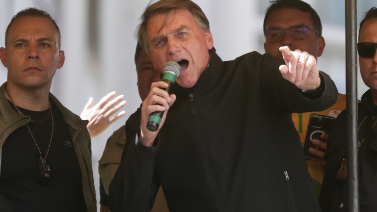 Болсонару е разследван за фалшива COVID ваксинация