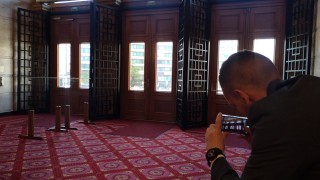 Металните решетки поставени на входа на Народното събрание бяха демонтирани