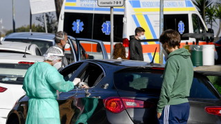 В Италия опашки от линейки паркират пред болници в очакване