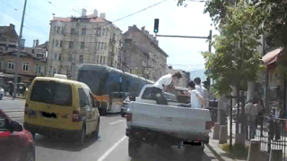 Абитуриенти джигити и тази година ни "радват" по пътищата