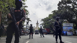 Двама загинали и 20 ранени при атентата в Индонезия 