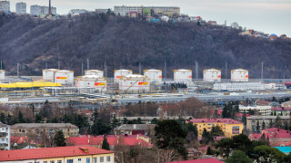 През нощта украински дронове атакуваха петролна рафинерия в град Туапсе съобщават