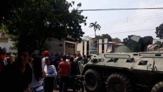 Седмица след като режимът на Николас Мадуро постави барикади по