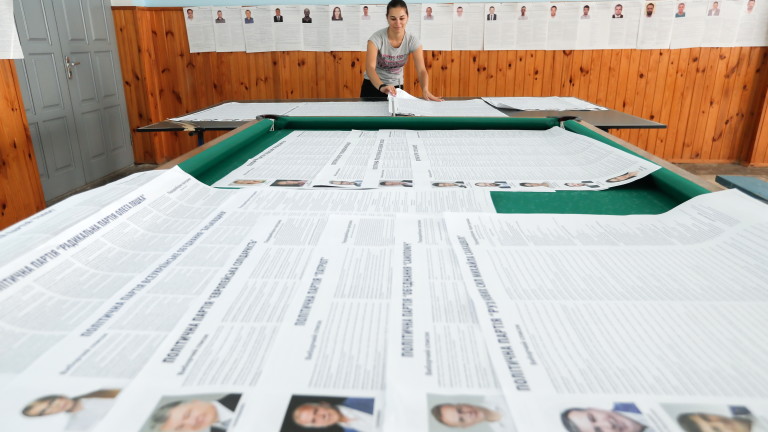 Украинците гласуват на предсрочни парламентарни избори. Очаква се на тях