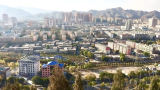 Апартаментите в Китай по-евтини от гробовете за съхранение на починалите