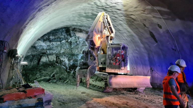 Срутване е станало в тунел Железница в Благоевградско, съобщи БГНЕС.