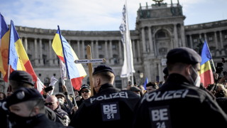 Десетки хиляди австрийци протестираха този уикенд срещу въвеждането от правителството на