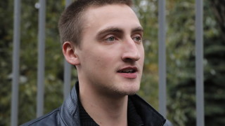 26 годишният актьор и политически затворник Павел Устинов отива на