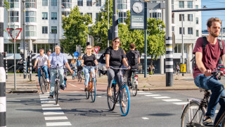 За повечето хора сутрешното придвижване до работа означава седене в