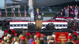 По време на предизборен митинг в щата Мичиган американският президент