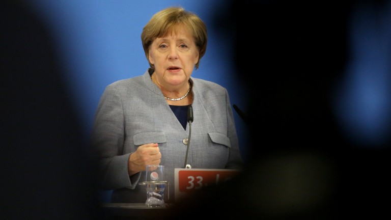 Партията на Меркел се съгласи да търси коалиция със социалдемократите