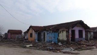 Премахват близо 100 незаконни постройки в старозагорски квартал
