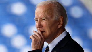 Администрацията на американския президент Джо Байдън обсъжда възможността за вдигане