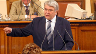 Петканов не е съгласен с Първанов за СПИН процеса